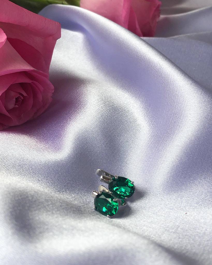 Emerald stud earrings