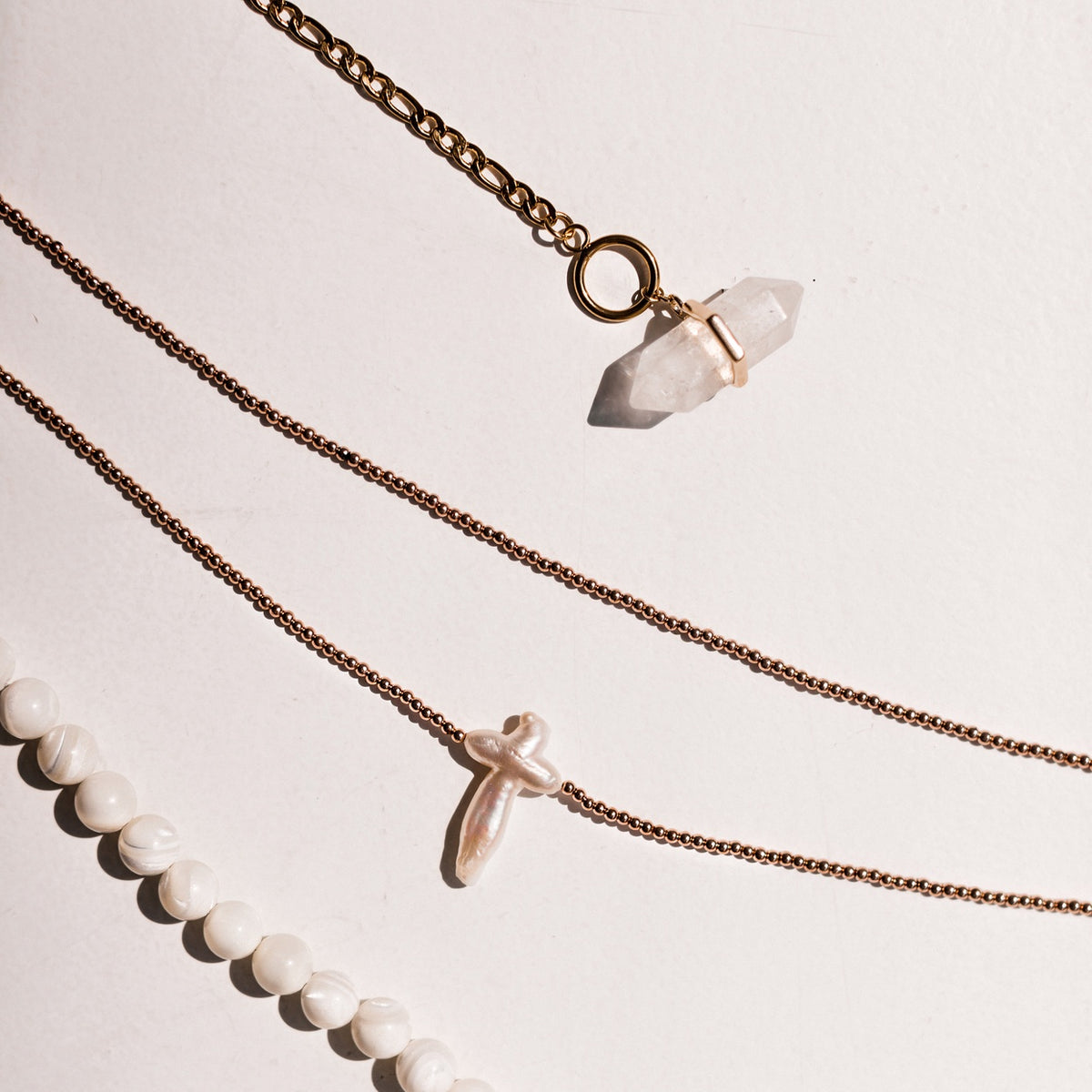 QUIET ELEGANCE | Natural Shell Cross Necklace – Rose Gold Hematite