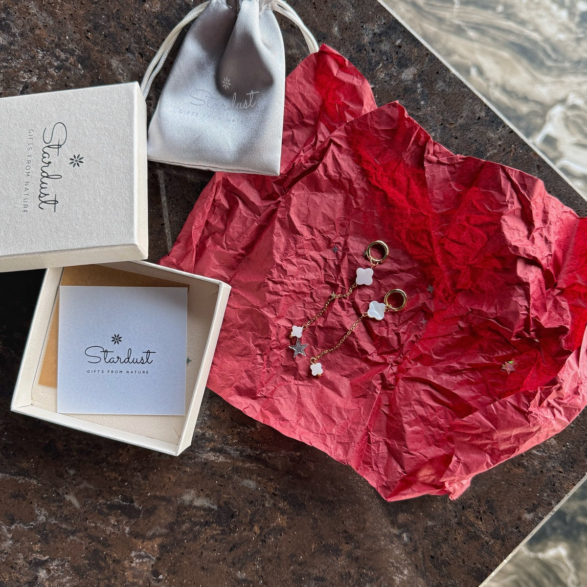 Éclat de Nacre | Handmade Mother of Pearl Clover Earrings