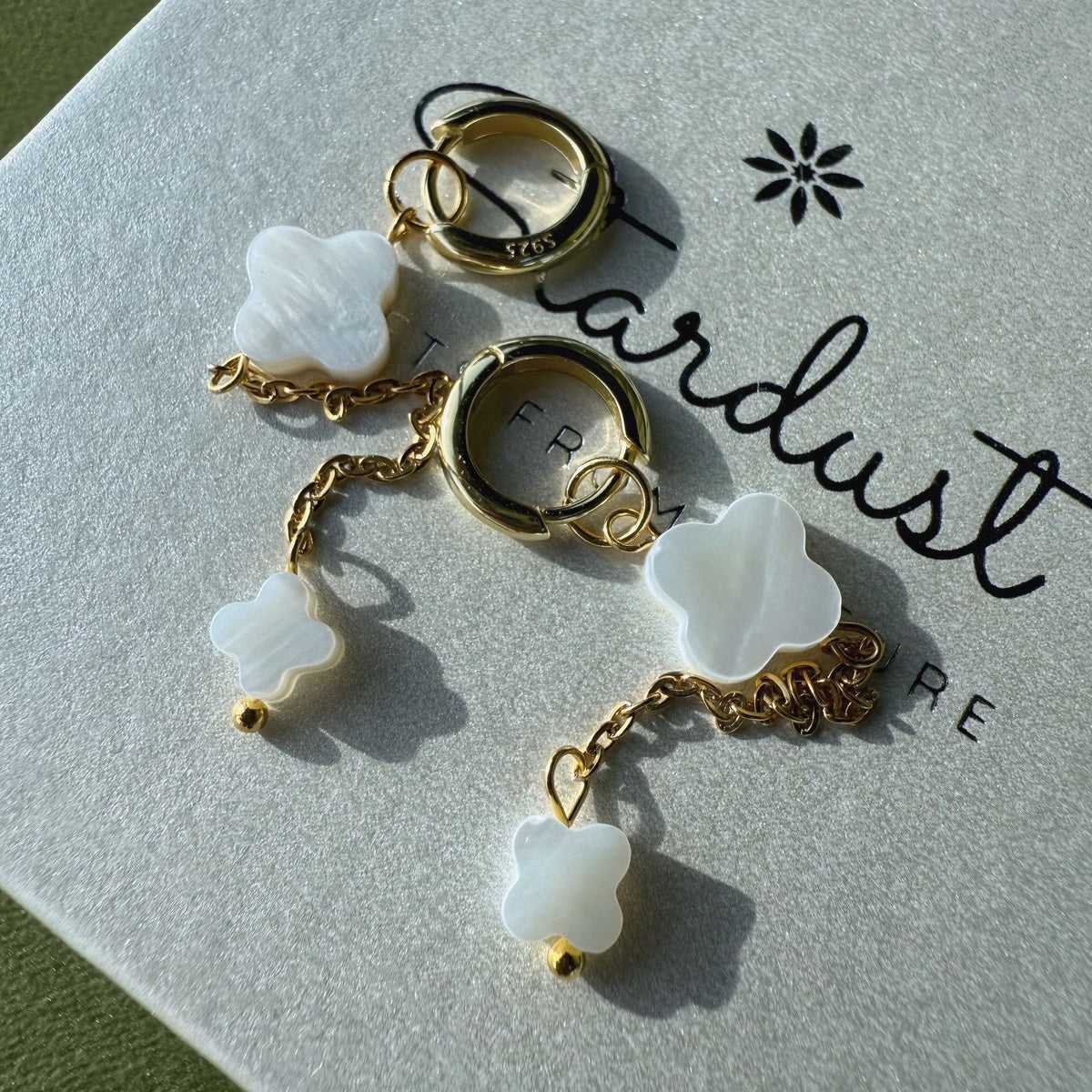 Éclat de Nacre | Handmade Mother of Pearl Clover Earrings