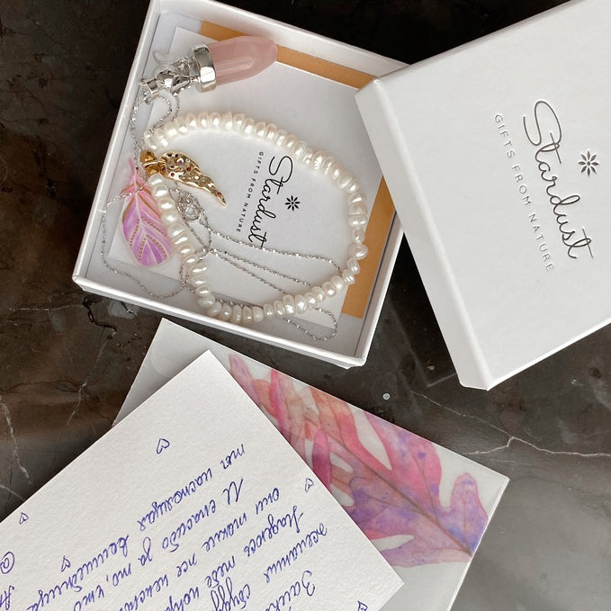 ANGEL | Freshwater Pearl Bracelet with Gold Feather Charm