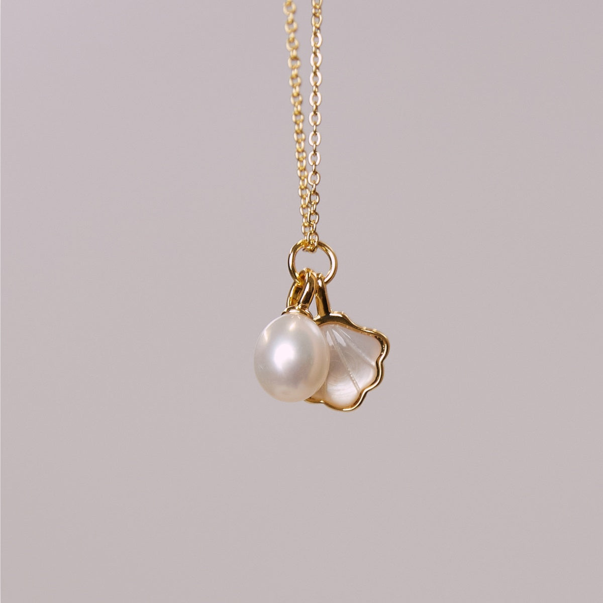 Elegant Island Shell necklace 18k gold plated