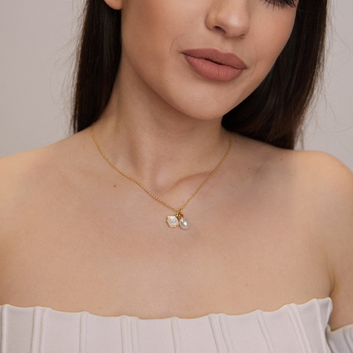 Elegant Island Shell necklace 18k gold plated