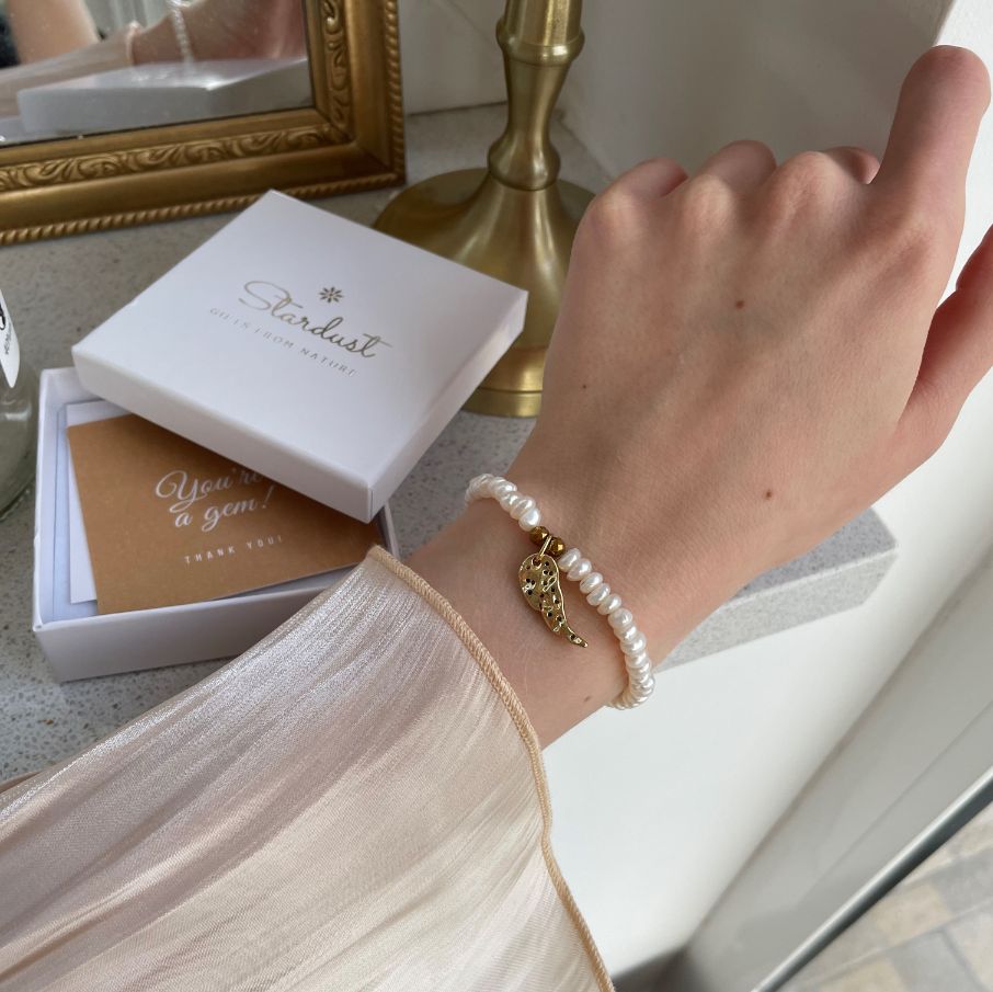 ANGEL | Freshwater Pearl Bracelet with Gold Feather Charm
