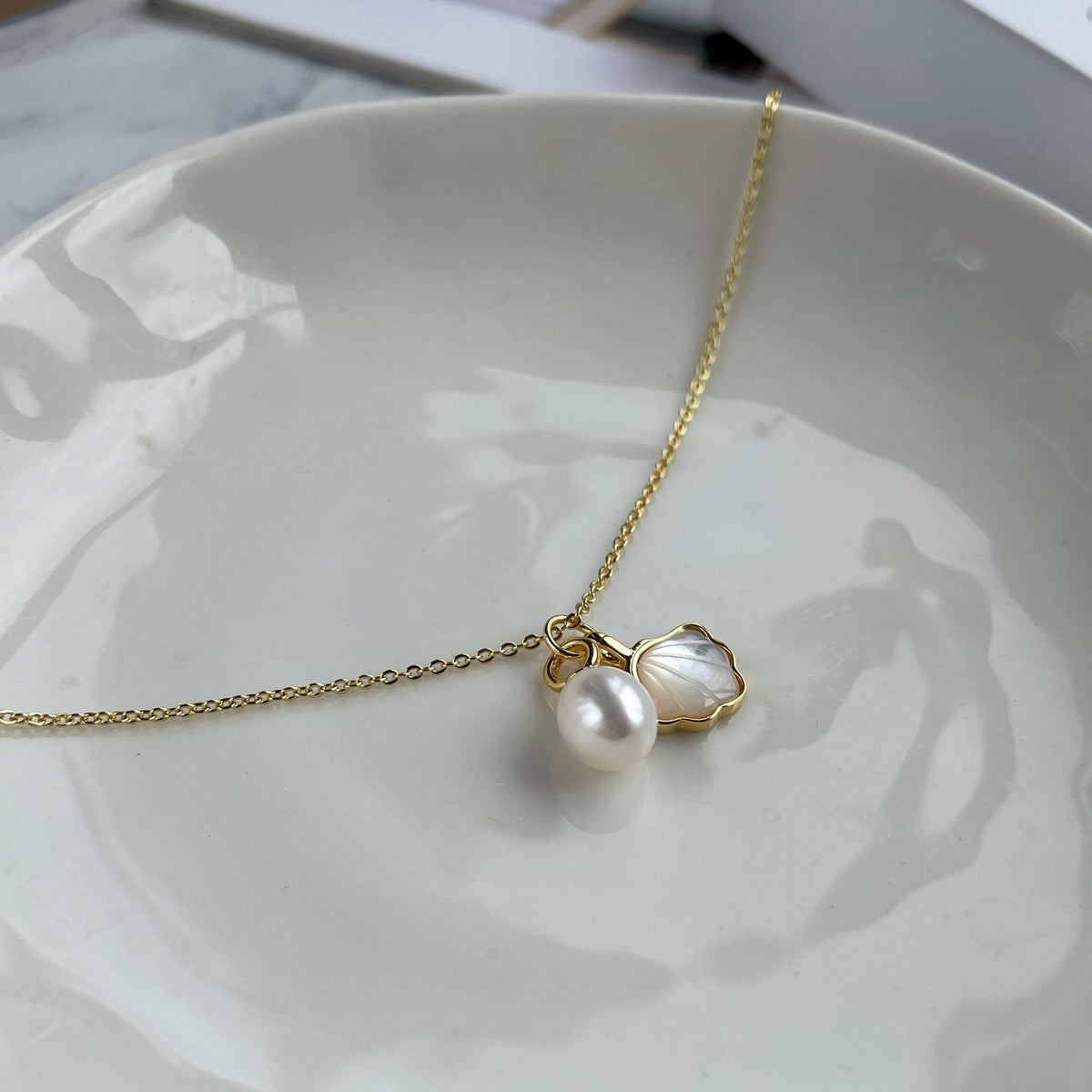 Elegant Island Shell necklace 18k gold plated