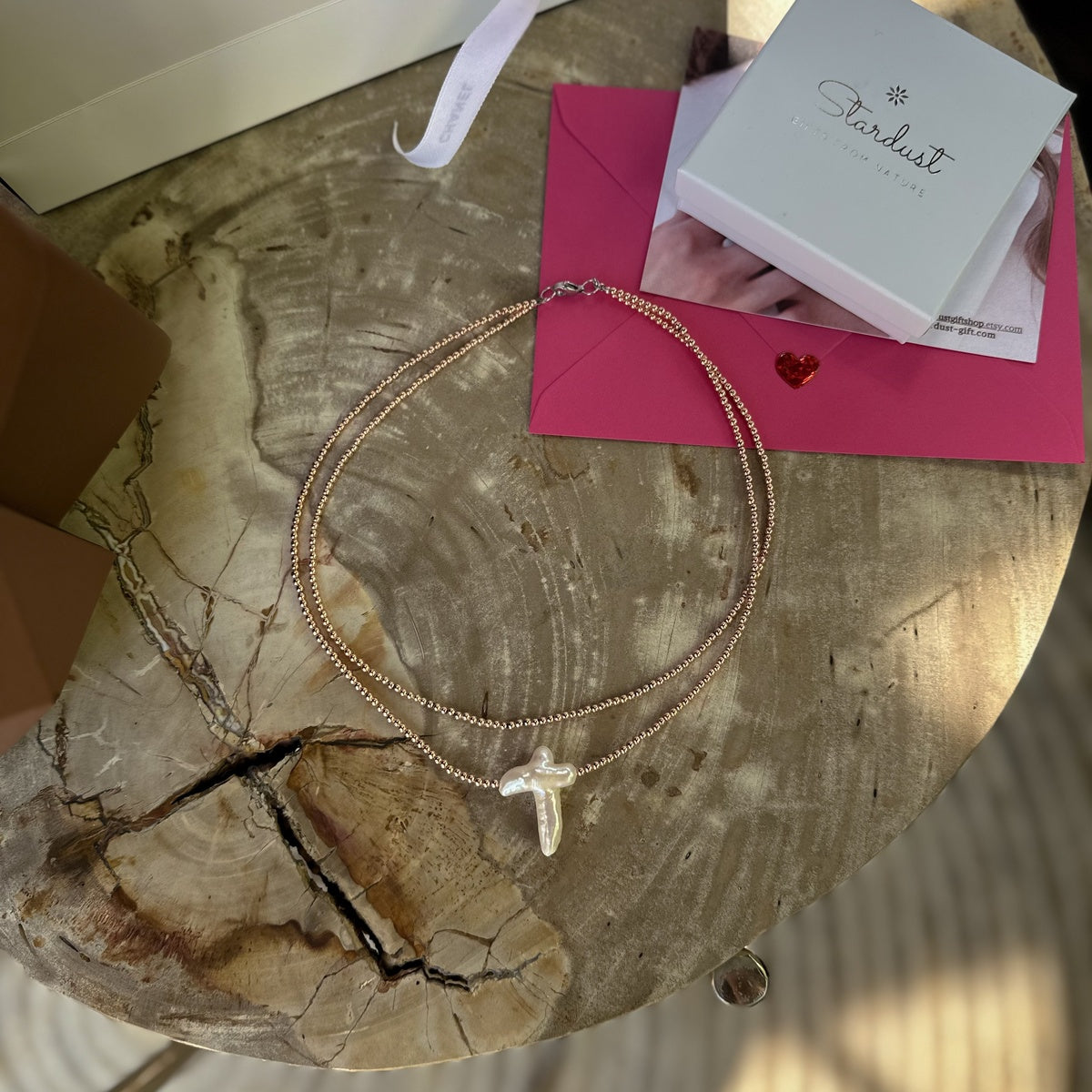 QUIET ELEGANCE | Natural Shell Cross Necklace – Rose Gold Hematite