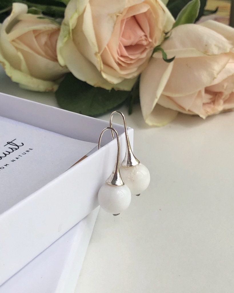 White Agate Round Earrings