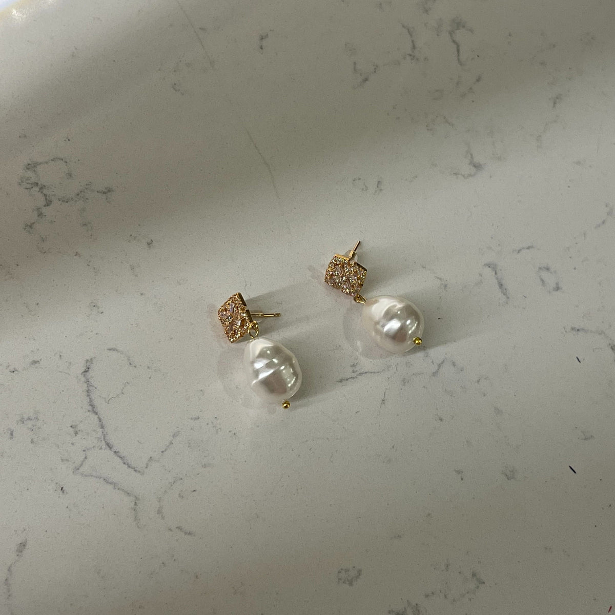 Luxury white baroque pearl earrings with zircons for women