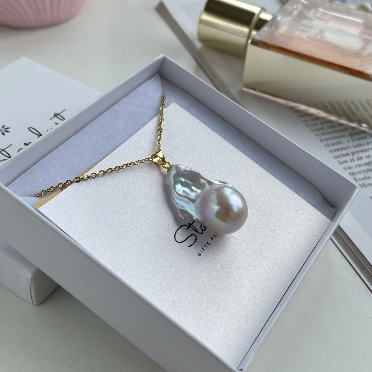 Natural Baroque Pearl pendant 3cm