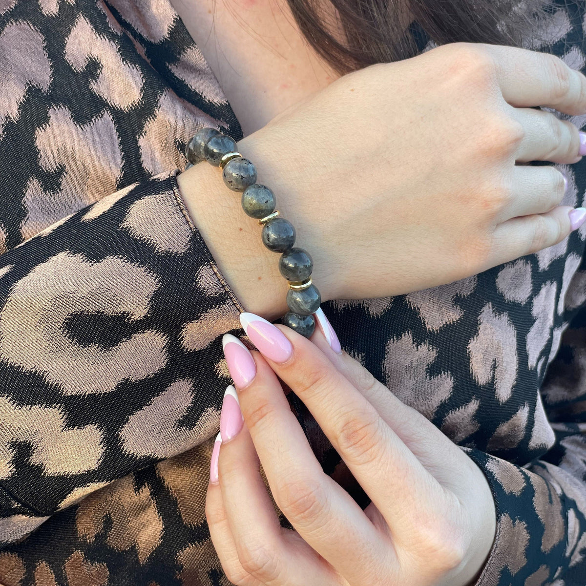 Luxury Labradorite bracelet with gold plated separators