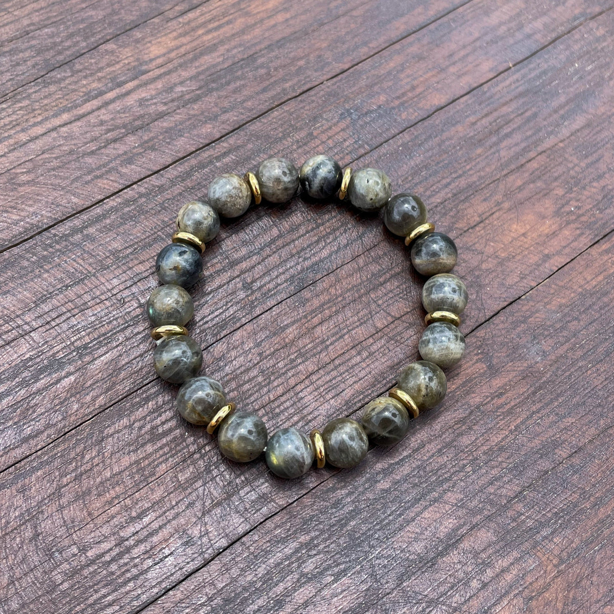 Luxury Labradorite bracelet with gold plated separators
