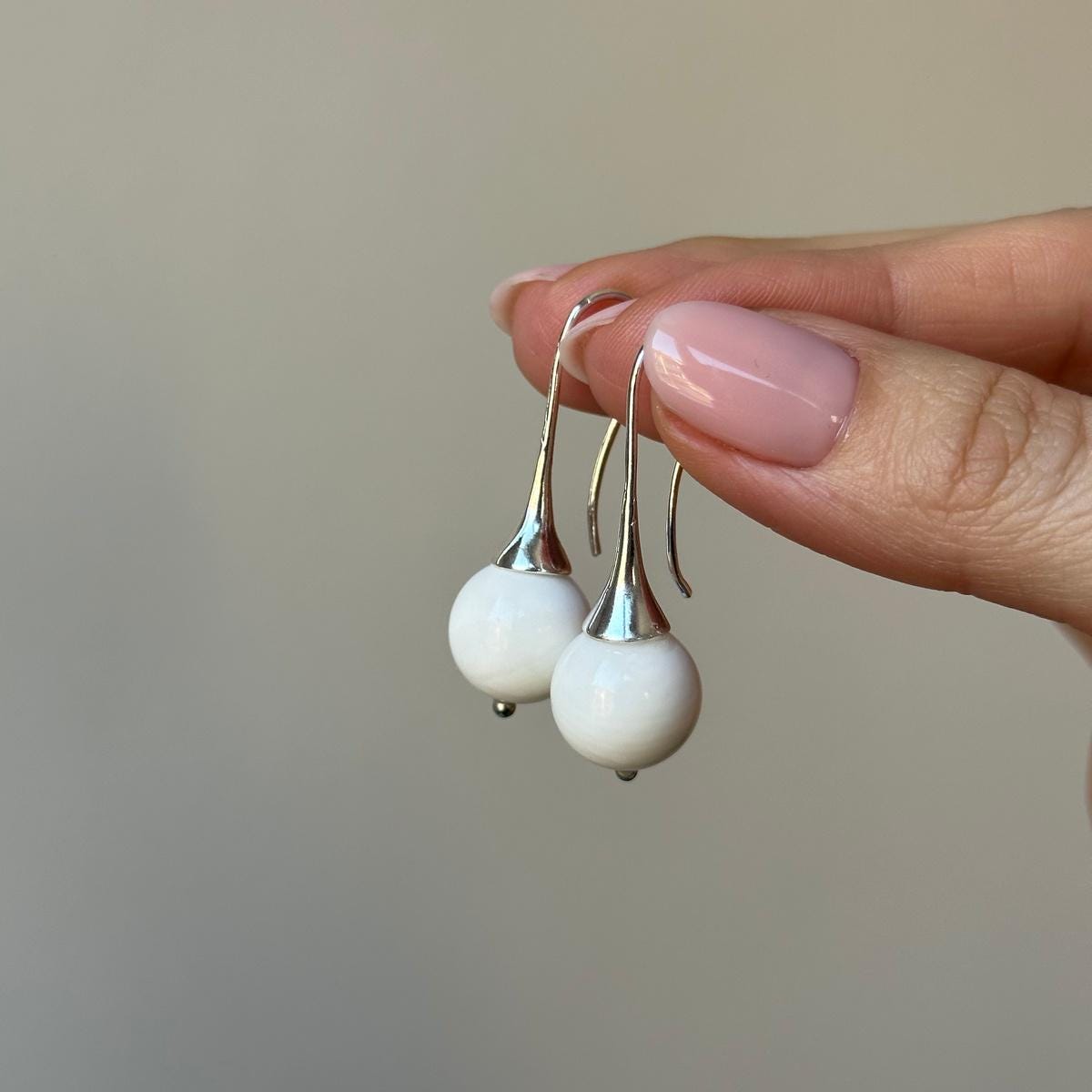 White Agate Round Earrings