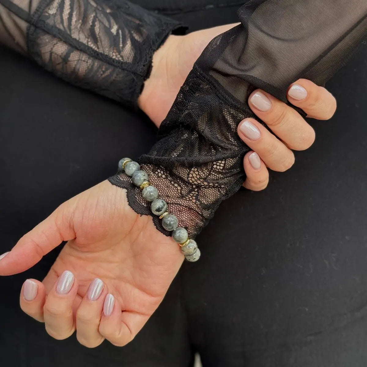 Luxury Labradorite bracelet with gold plated separators