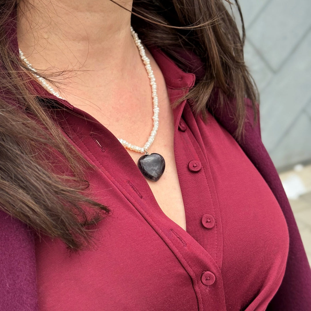 White pearl choker with natural amethyst heart