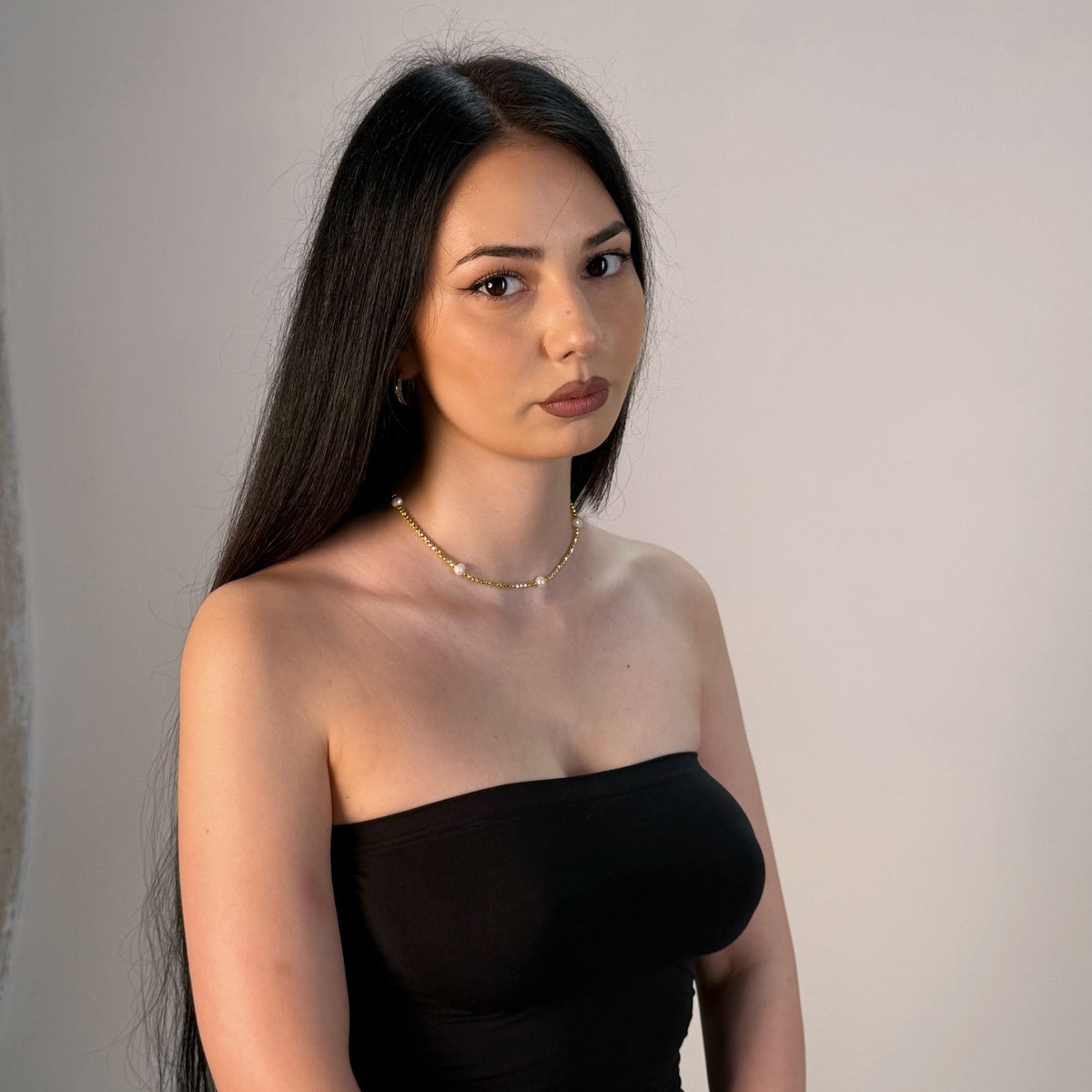 Luxury pearl choker with golden hematite