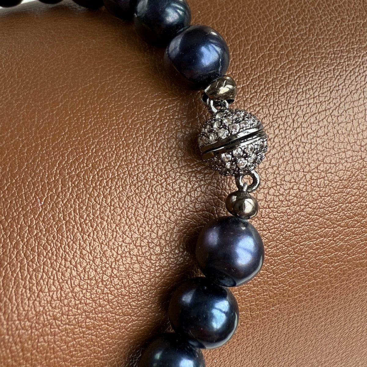 Elegant Black pearl bracelet