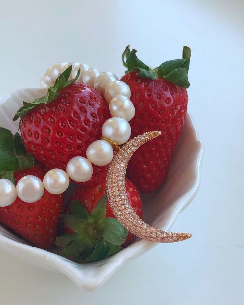 MOONLIGHT | Luxury Freshwater Pearl Necklace with 18K Rose Gold Moon