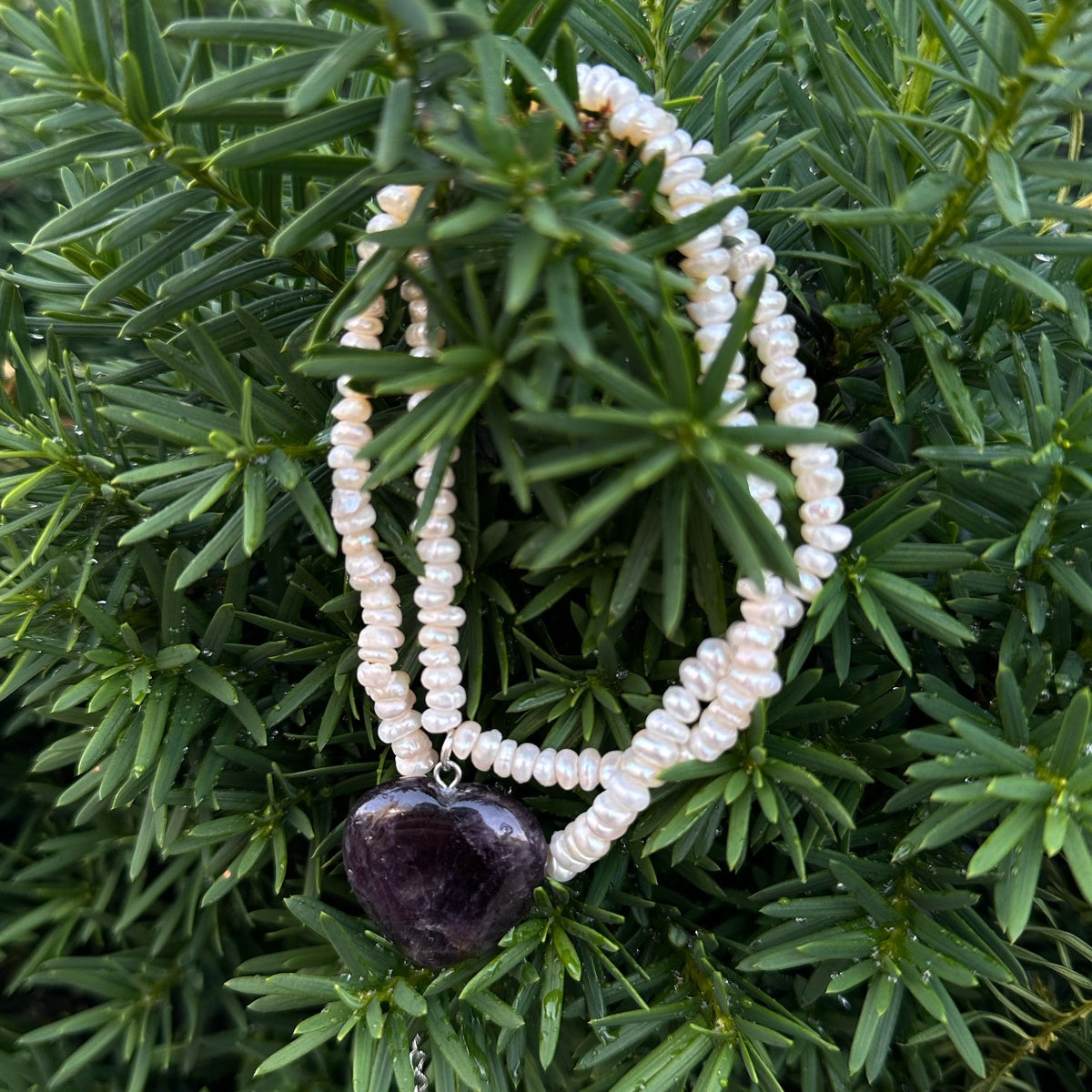 White pearl choker with natural amethyst heart