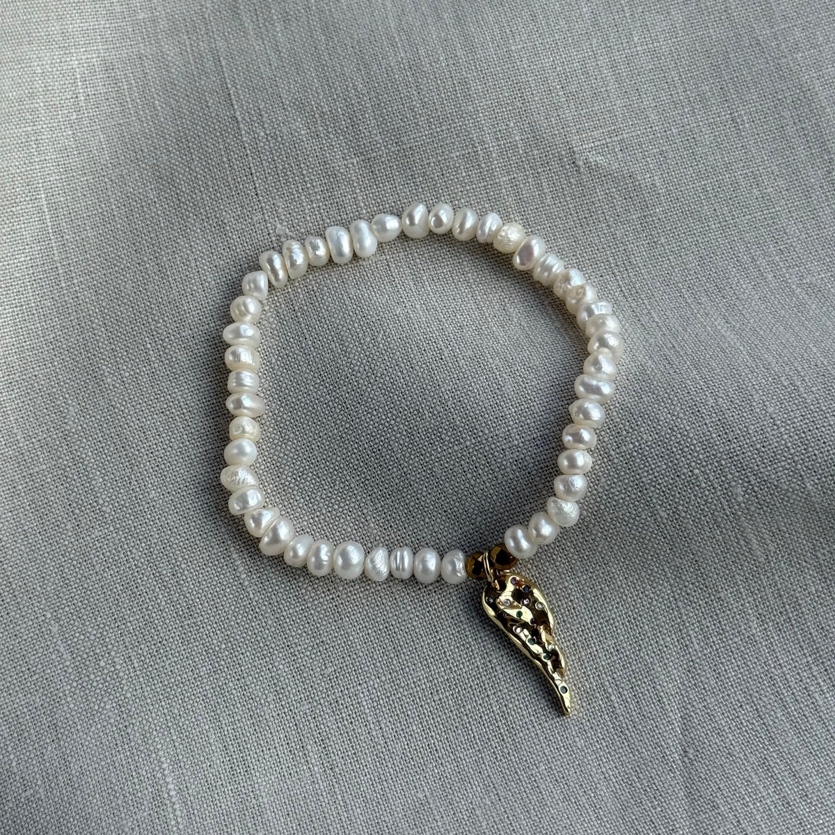 ANGEL | Freshwater Pearl Bracelet with Gold Feather Charm