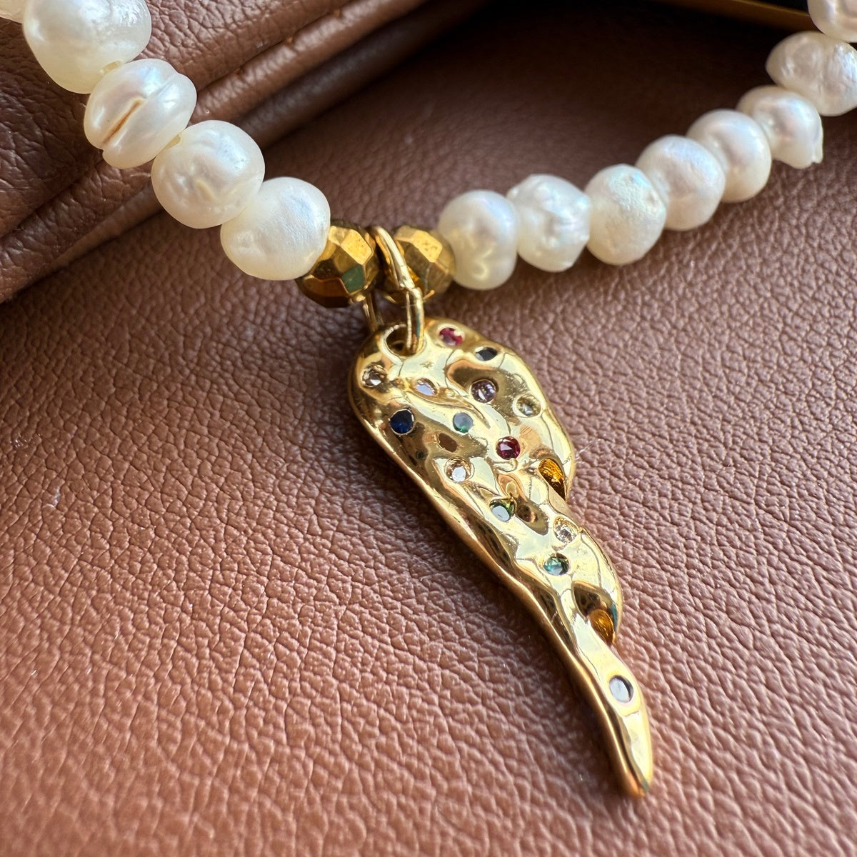 ANGEL | Freshwater Pearl Bracelet with Gold Feather Charm