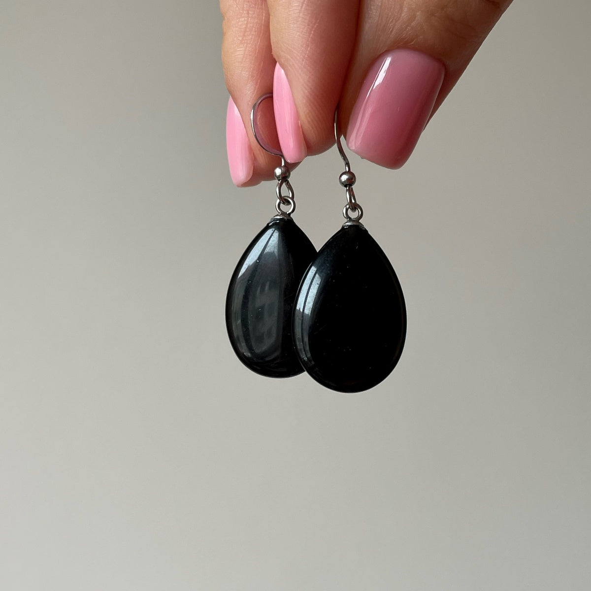 Simple Obsidian drop earrings