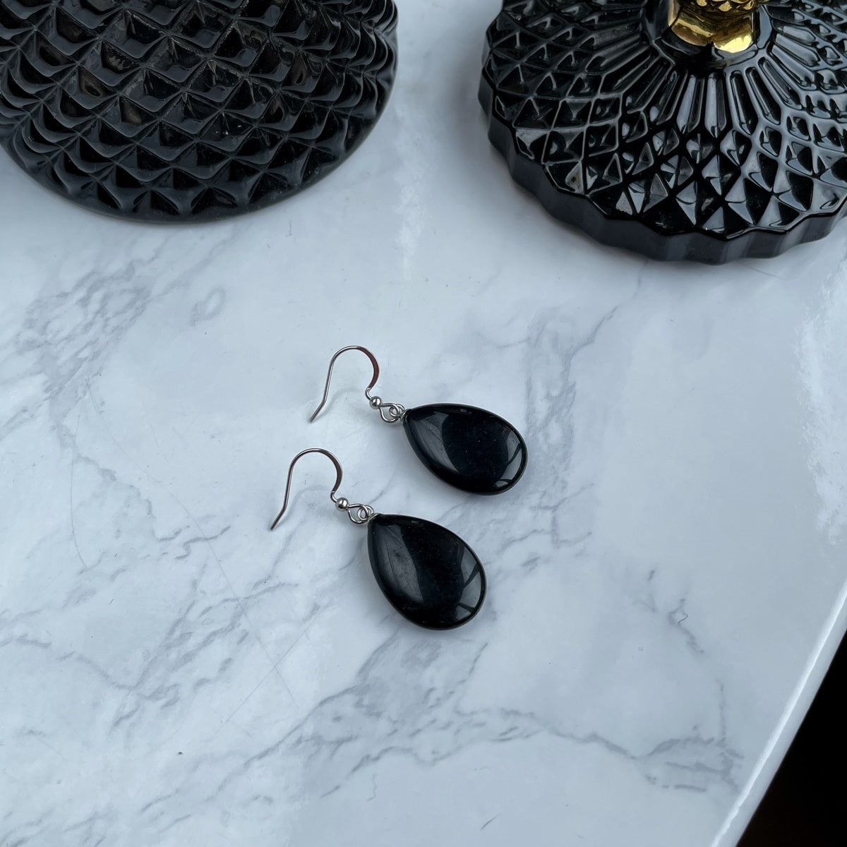 Simple Obsidian drop earrings