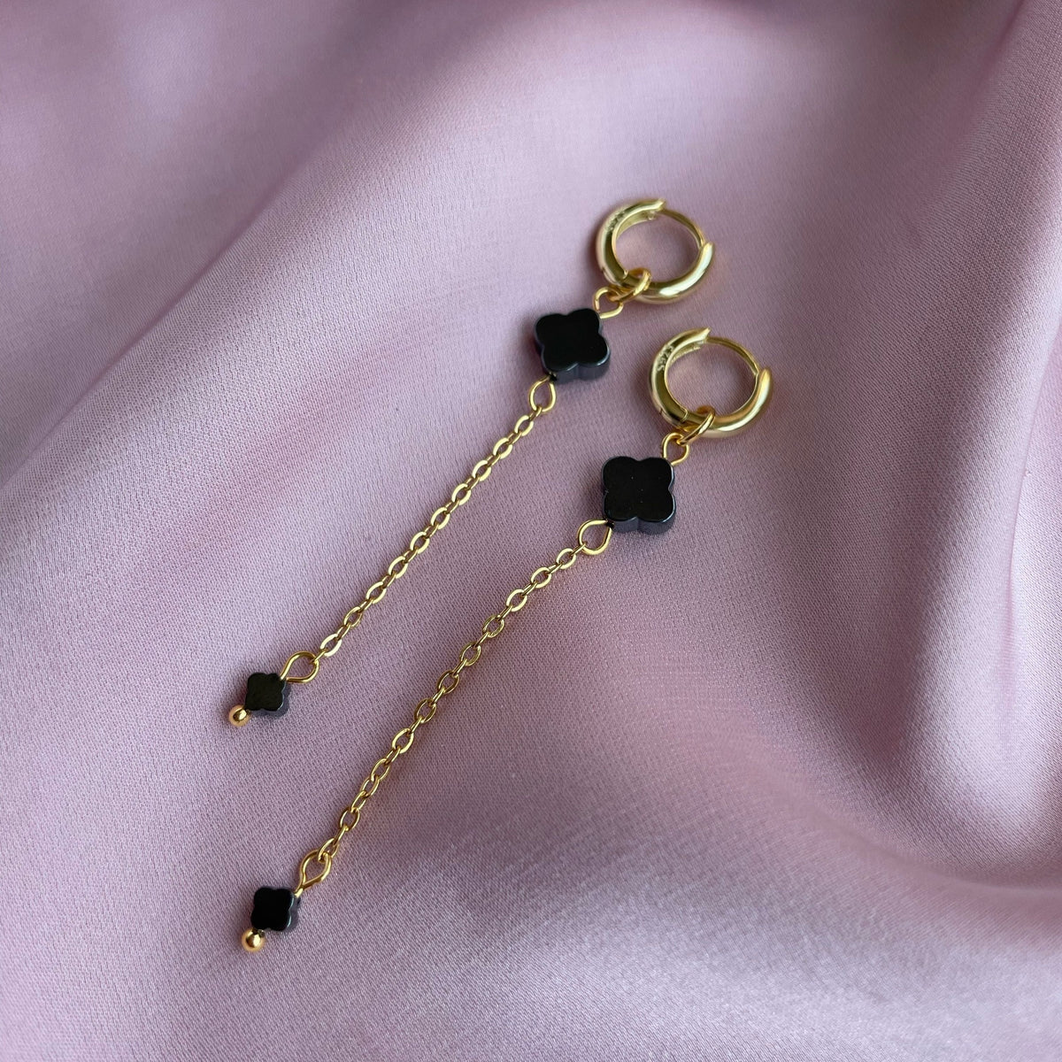 Éclat d’Argent | Handmade Hematite Clover Earrings