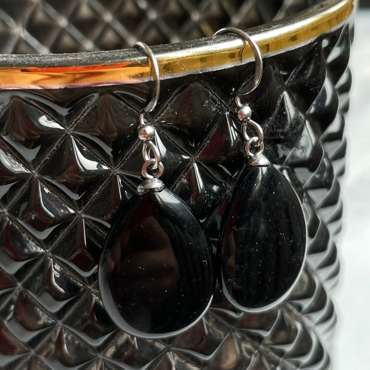 Simple Obsidian drop earrings