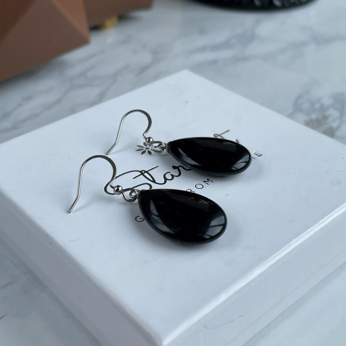 Simple Obsidian drop earrings
