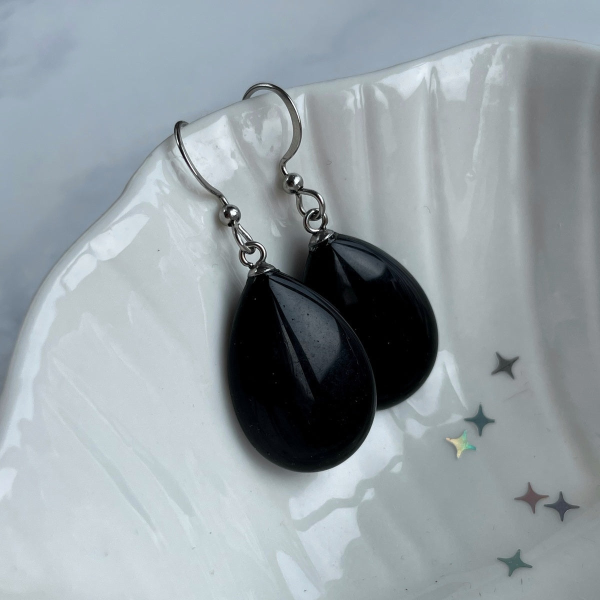 Simple Obsidian drop earrings