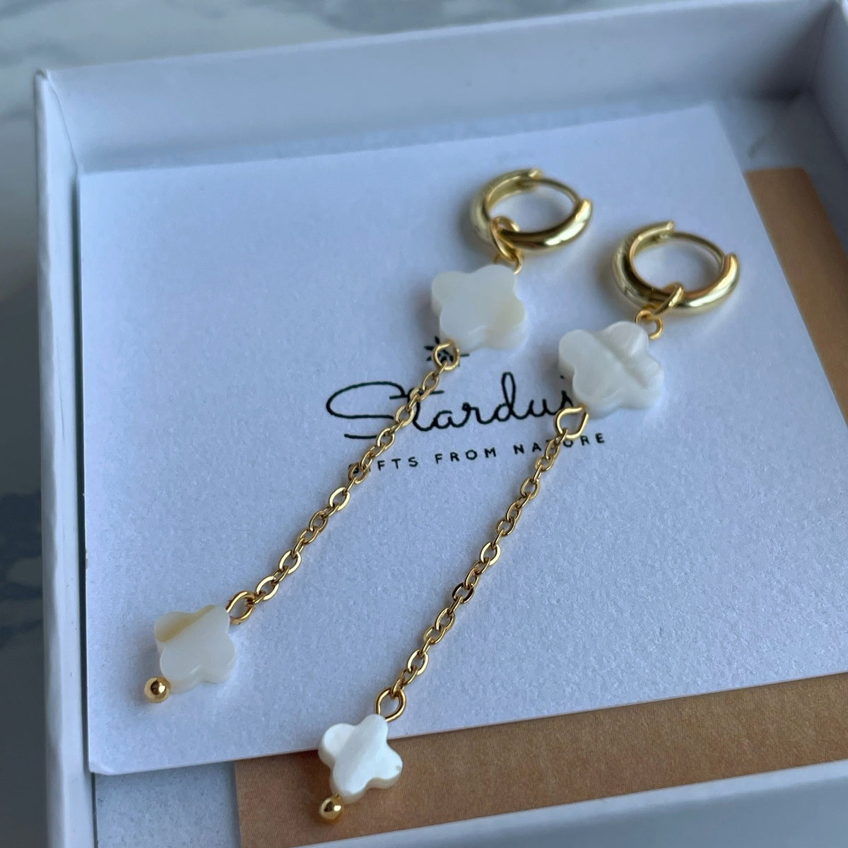 Éclat de Nacre | Handmade Mother of Pearl Clover Earrings