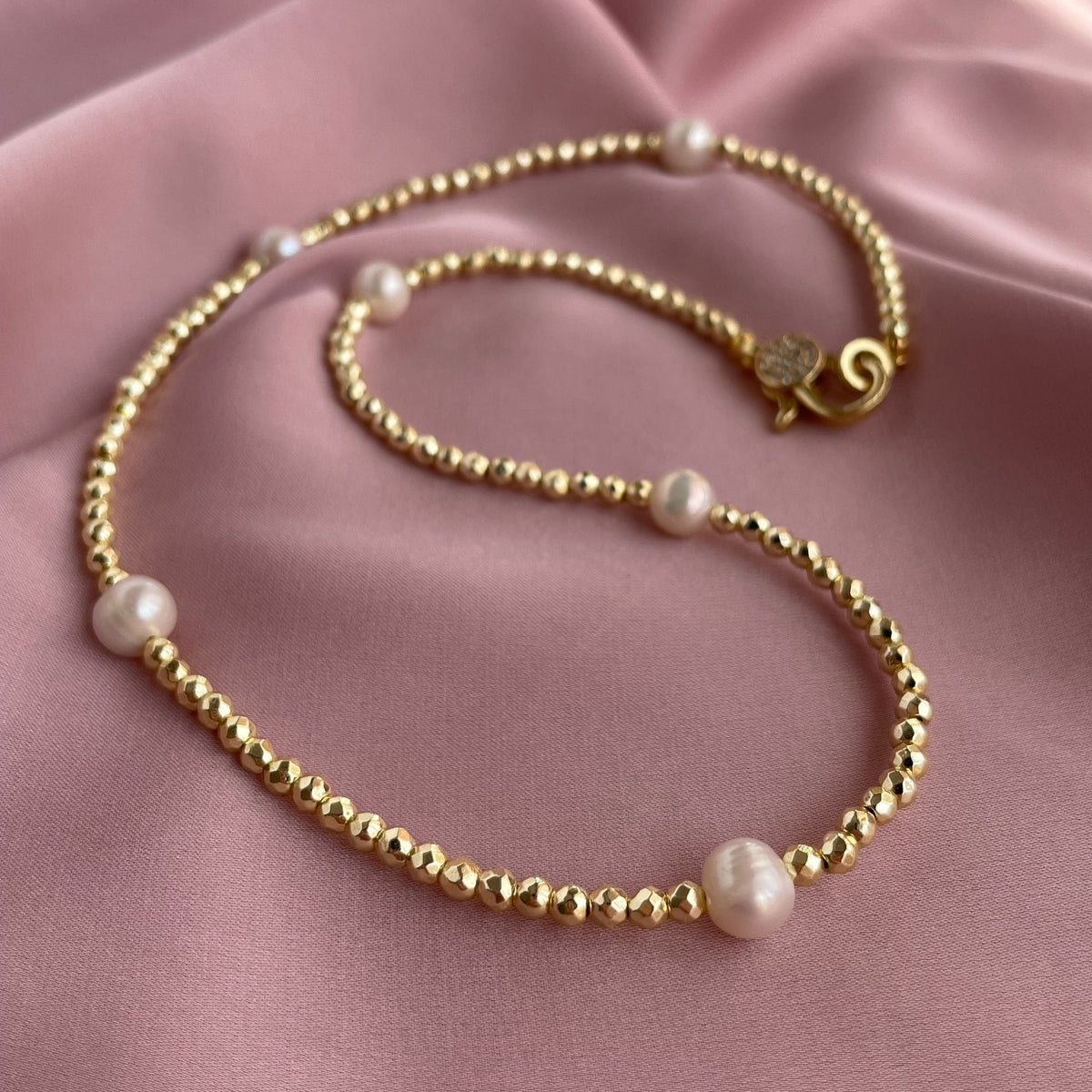 Luxury pearl choker with golden hematite