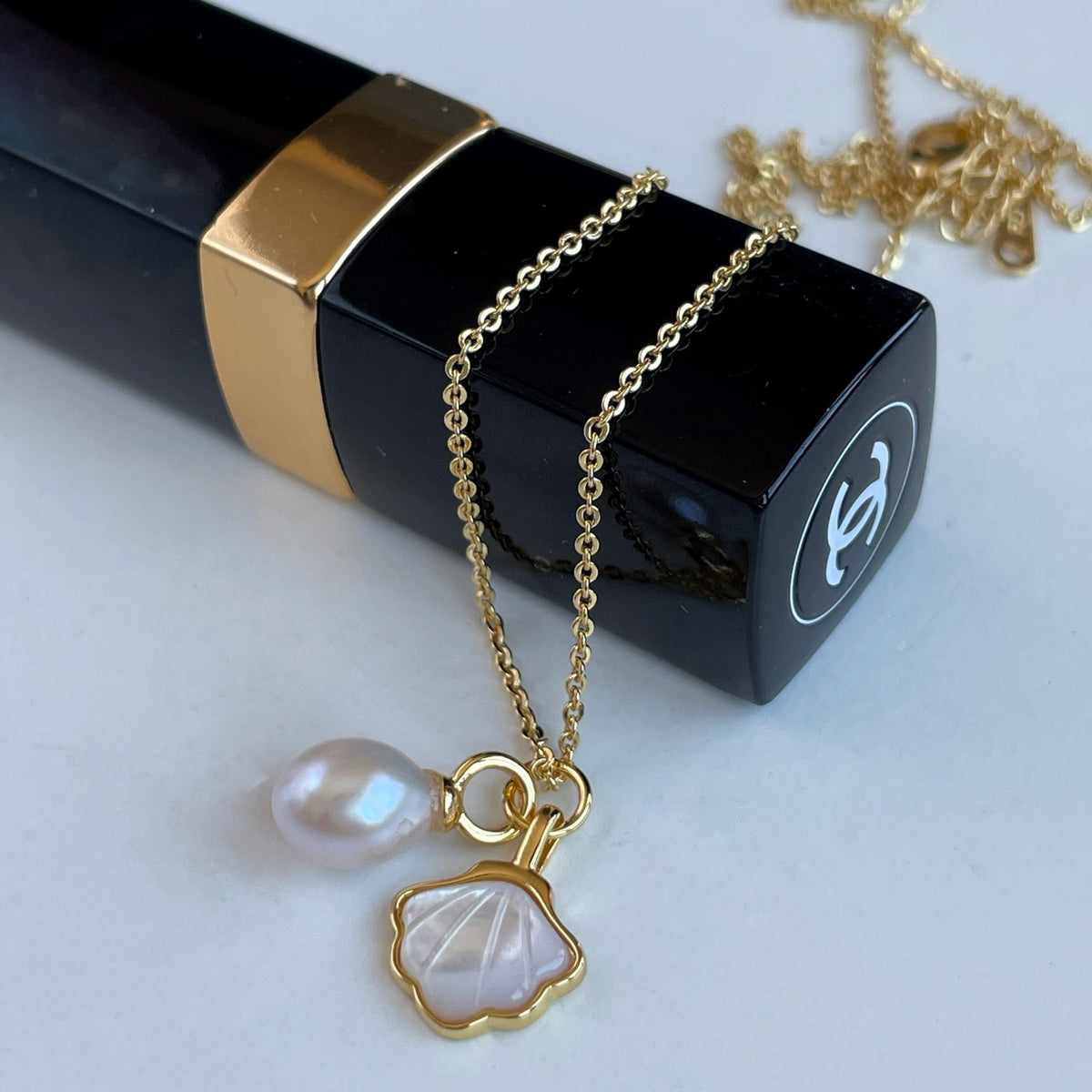 Elegant Island Shell necklace 18k gold plated