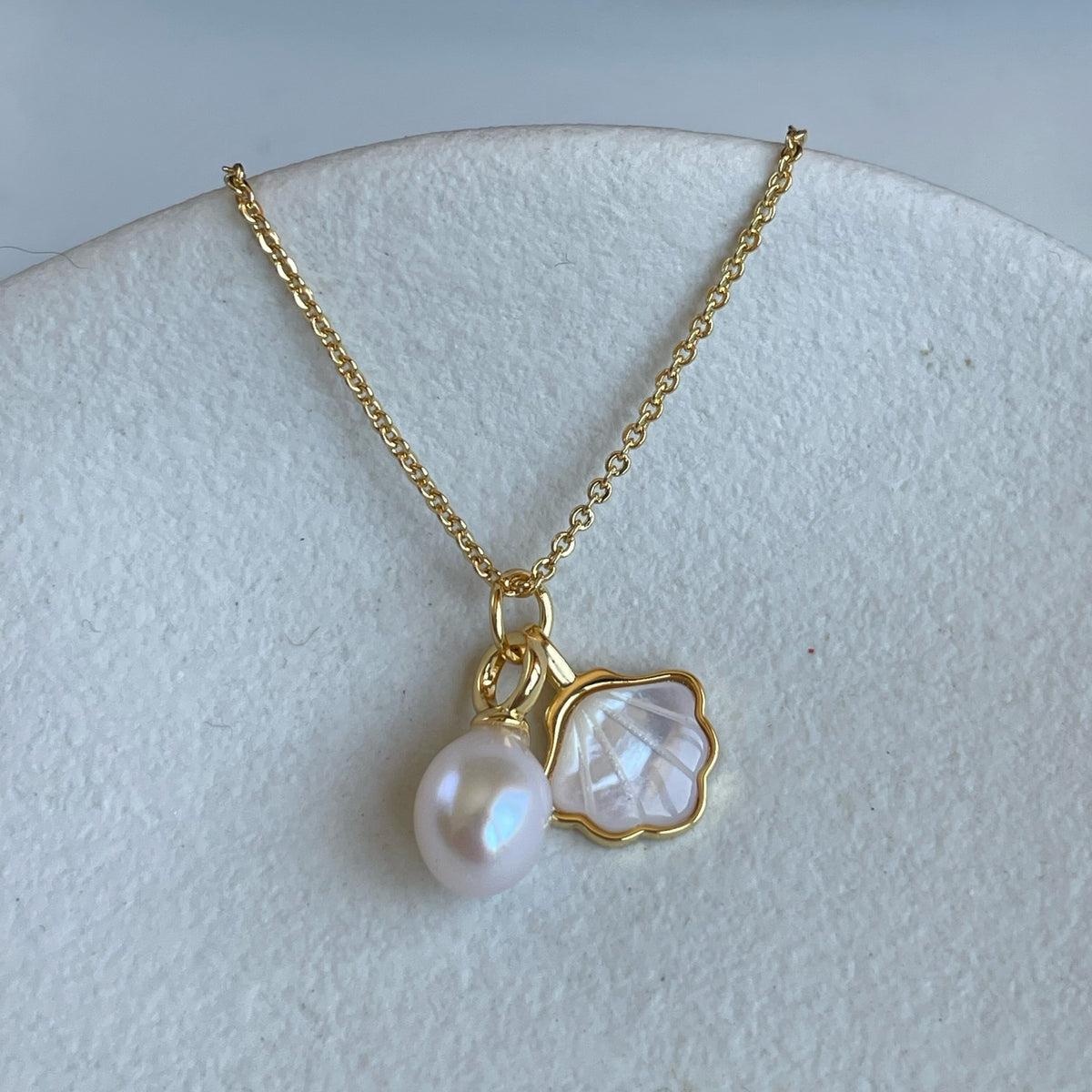 Elegant Island Shell necklace 18k gold plated