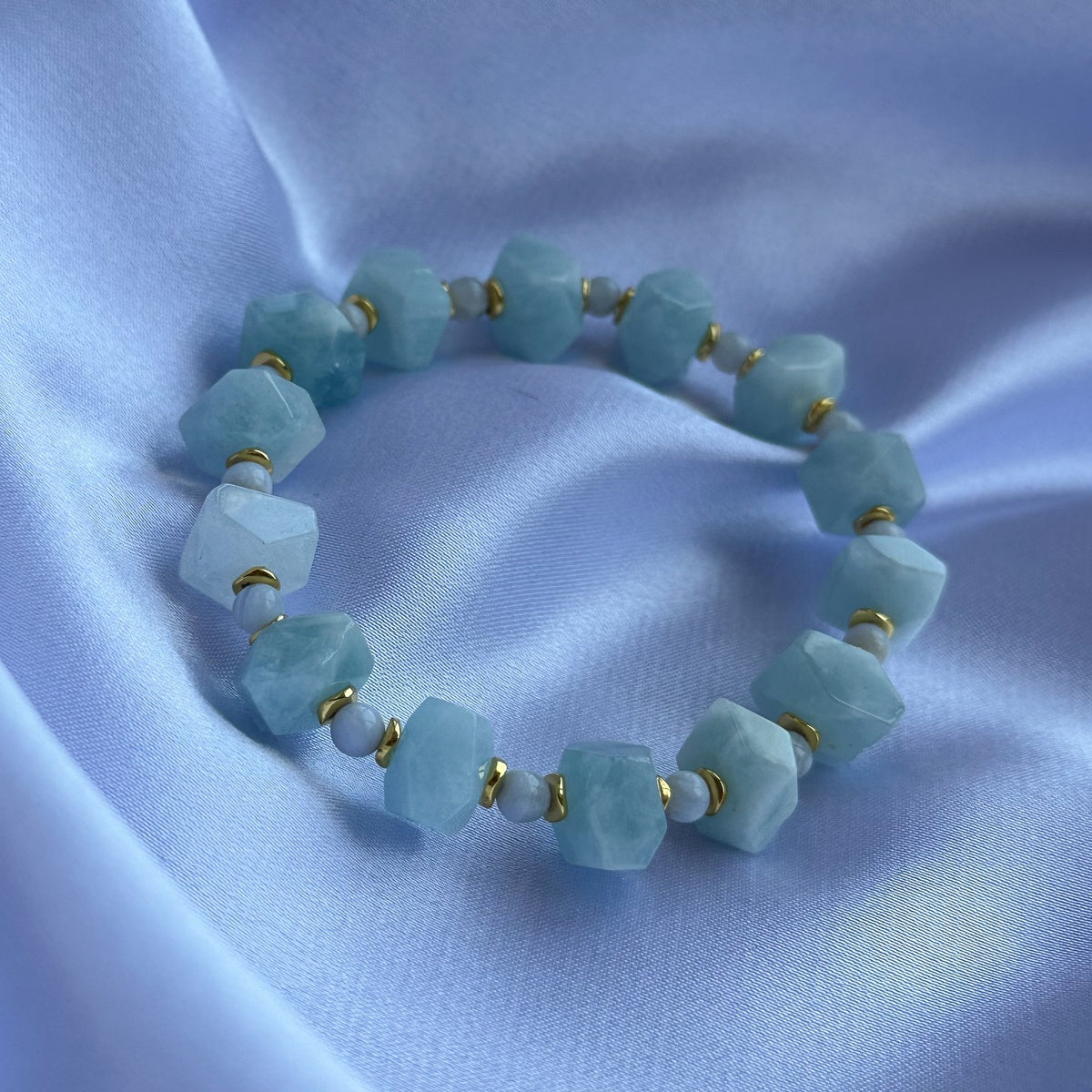 AQUA SERENITY | Faceted Aquamarine Bracelet with Gold Accents