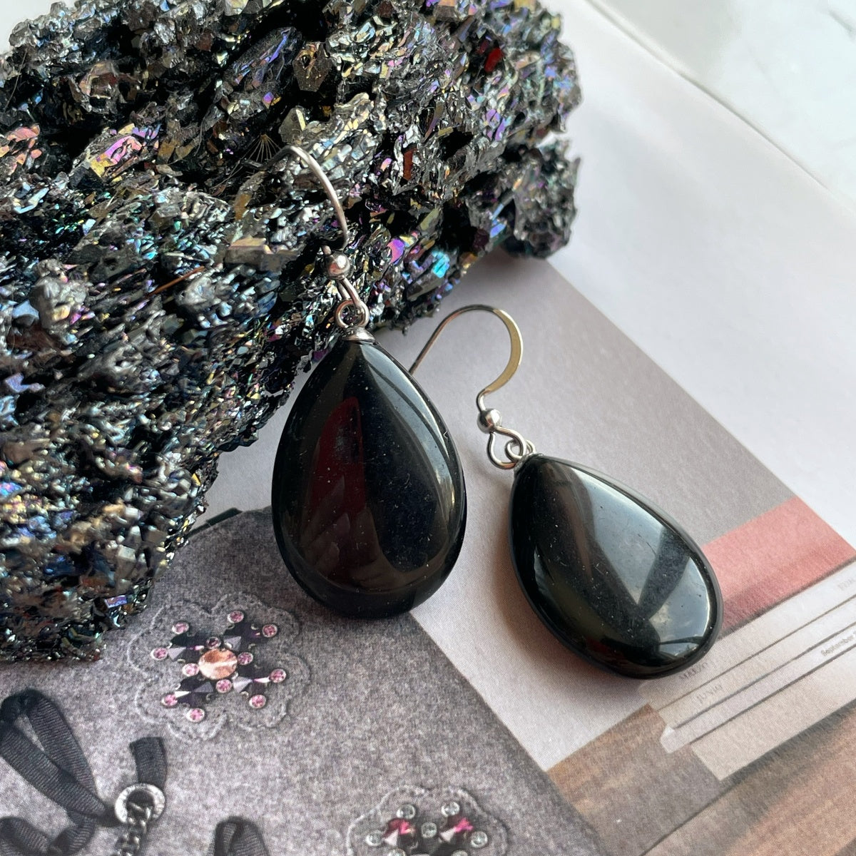 Simple Obsidian drop earrings