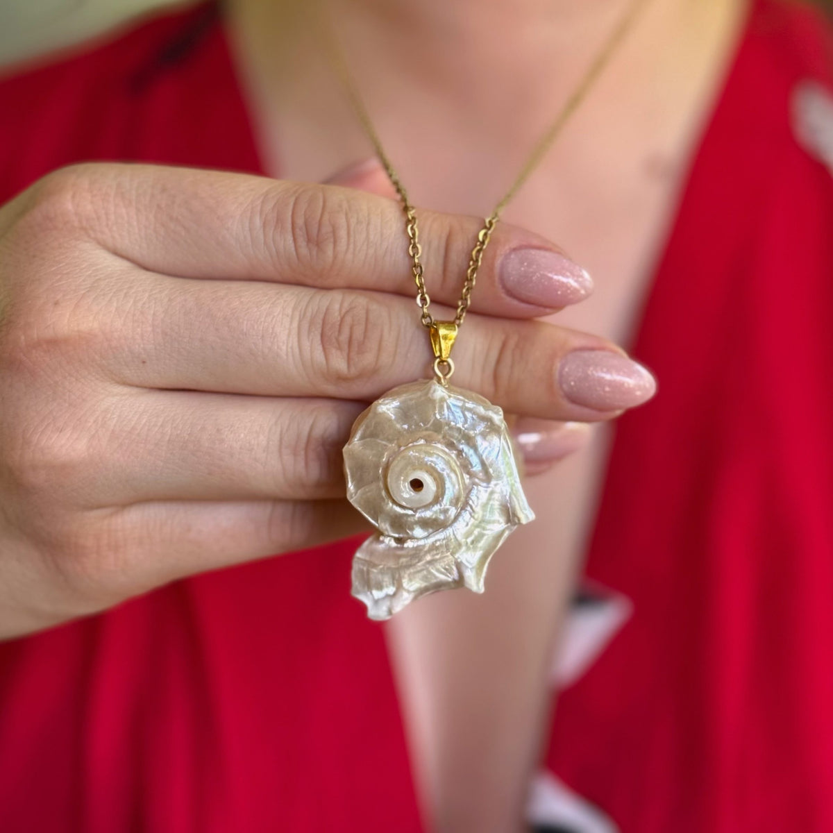 Natural Shell Pendant Necklace