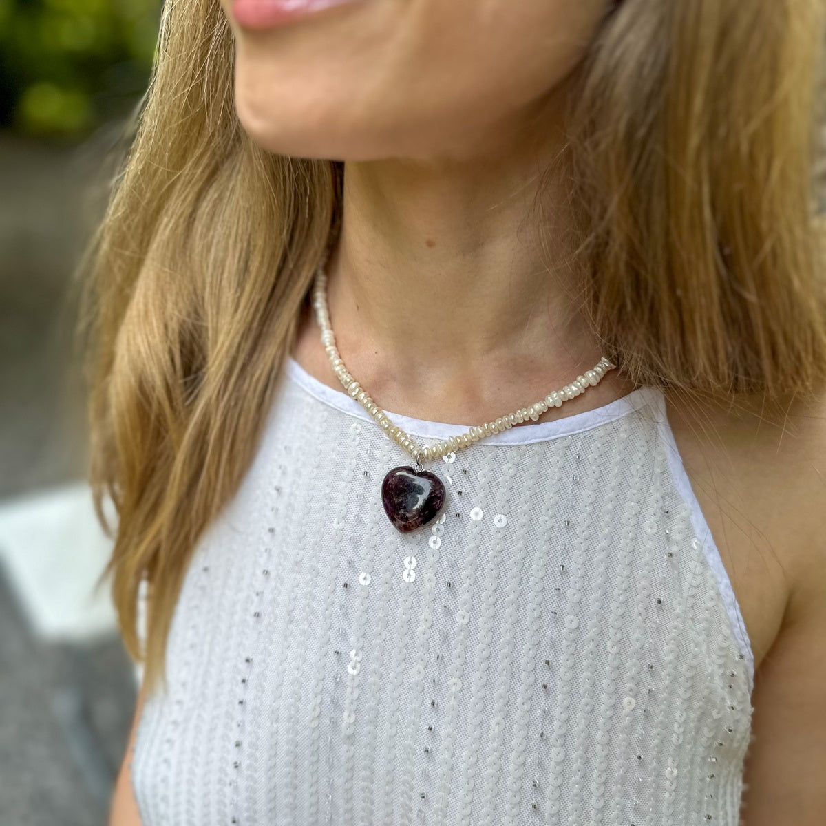 White pearl choker with natural amethyst heart