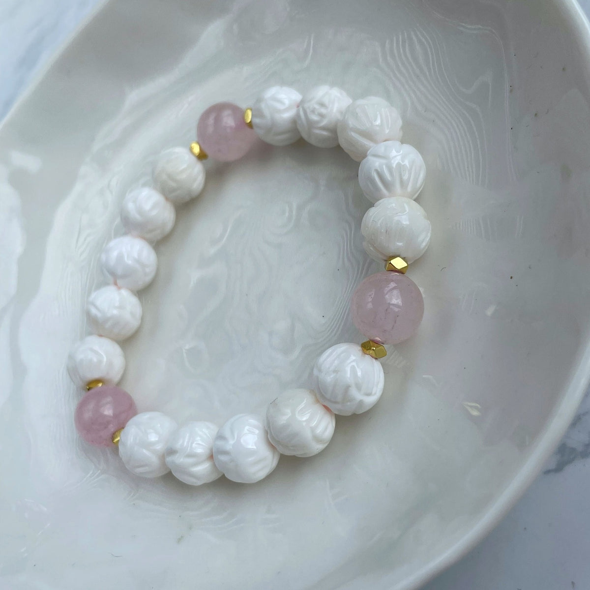 Natural White Tridacna Shell beaded bracelet
