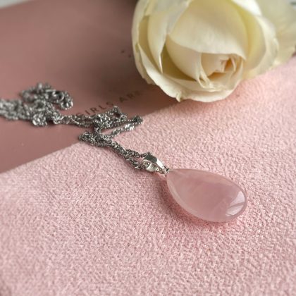 Delicate rose quartz necklace