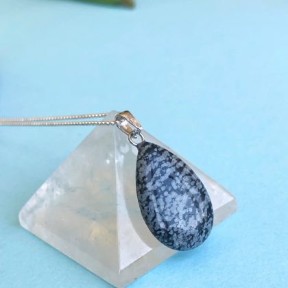 Snowflake stone pendant