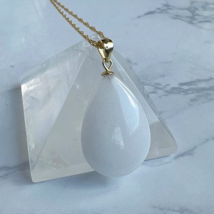 Small white pendant gold