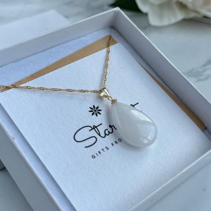 Small white pendant gold chain