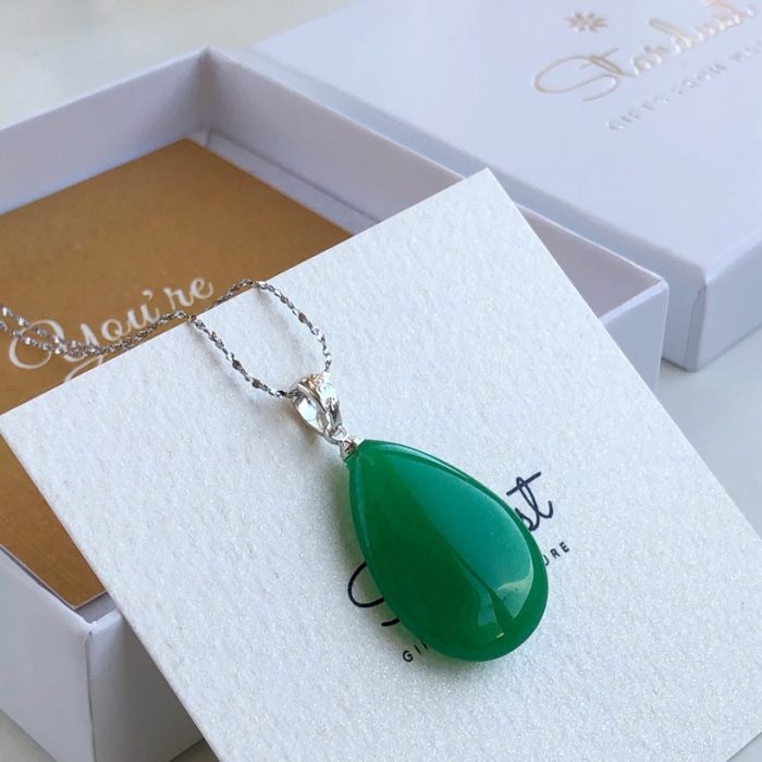 Natural green jade pendant woman