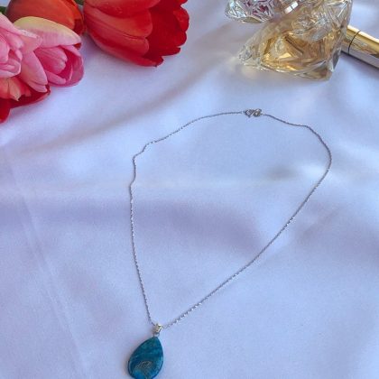 Blue agate pendant necklace