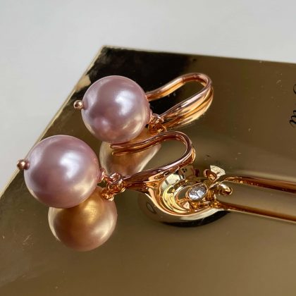 Minimalist pink pearl earrings