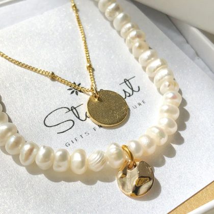 Pearl and gold layering jewelry set, gold coin necklace, pearl necklace in gold, gift for her
