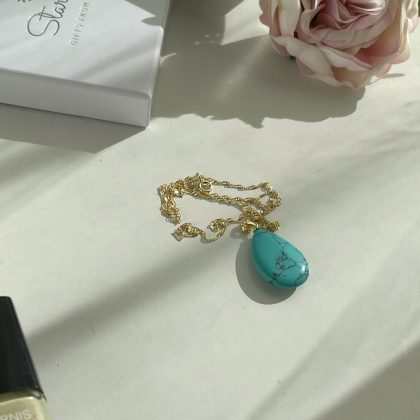 Gold chain Turquoise pendant