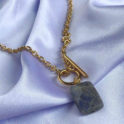 Labradorite pendant chain faced stone