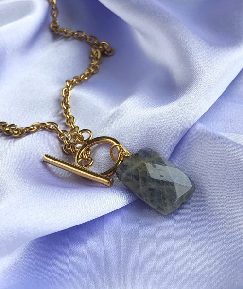 Labradorite pendant chain gold